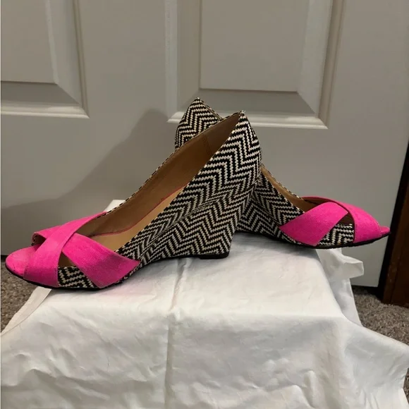 📦Bundle for $5! Just Fab peep toe wedge sandals black cream hot pink size 9.5 - Picture 2 of 5